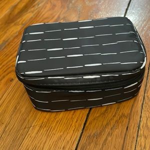 New jewelry travel case from thirty one